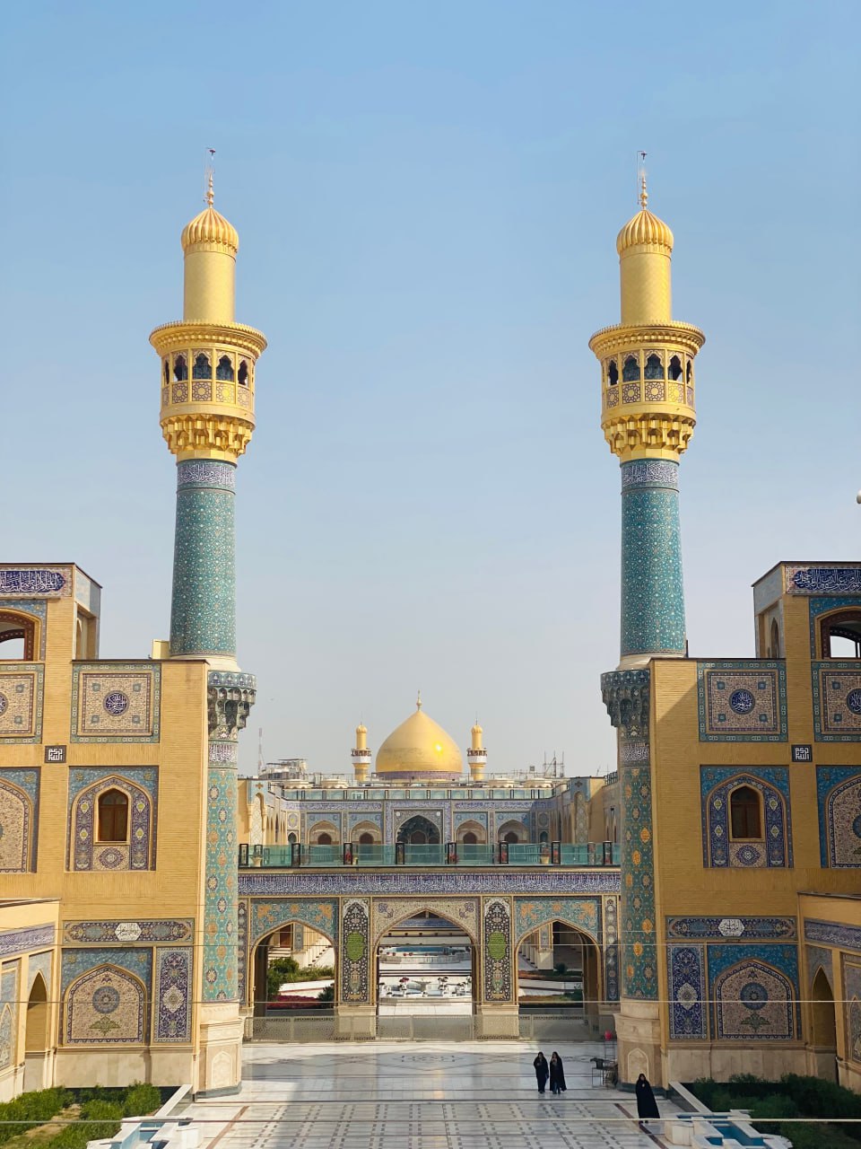 تصویر باکیفیت از صحن حضرت فاطمه در حرم امام علی علیه السلام