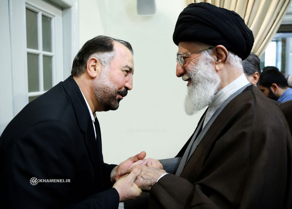 شهید فواد شکر در دیدار با رهبر انقلاب