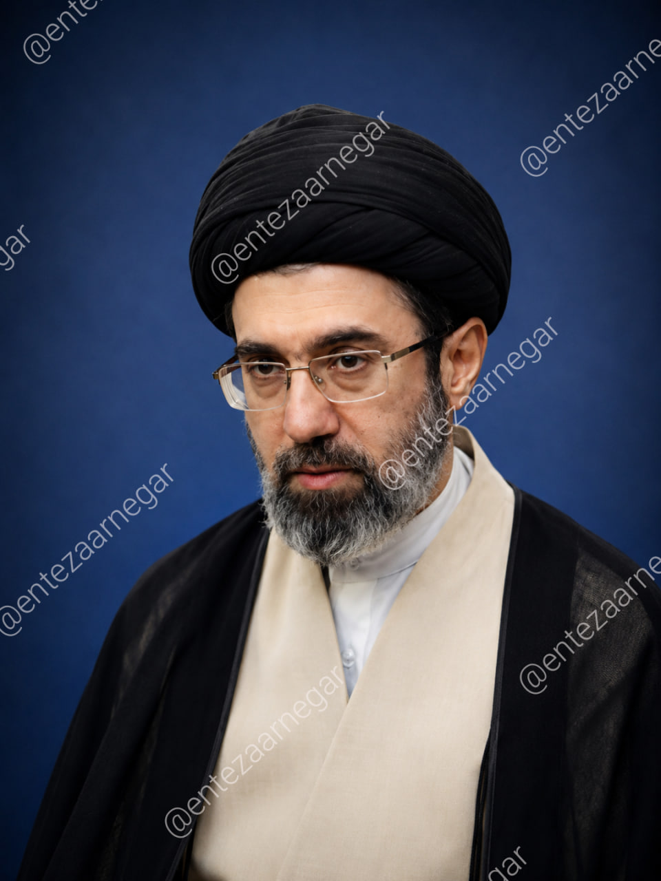 امام سید مجتبی حسینی خامنه ای 30