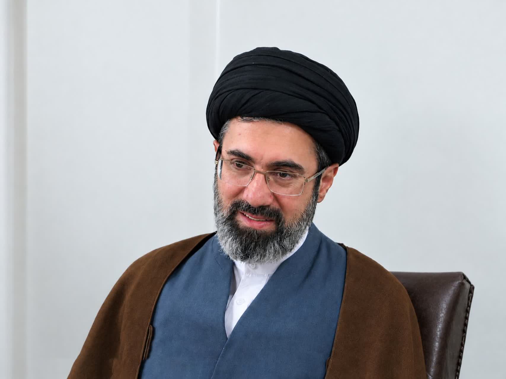 تصویری باکیفیت و ویژه از رهبر معظم انقلاب حضرت آیت‌الله سید مجتبی خامنه ای (حفظه الله)