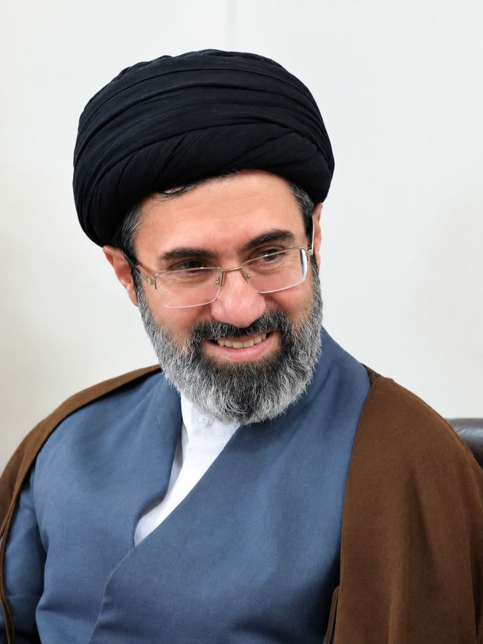 تصویری باکیفیت و ویژه از رهبر معظم انقلاب حضرت آیت‌الله سید مجتبی خامنه ای (حفظه الله)